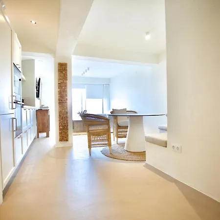Apartment With Sea View *