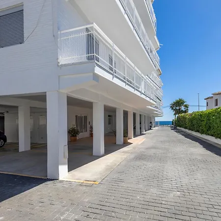 Apartment With Sea View *